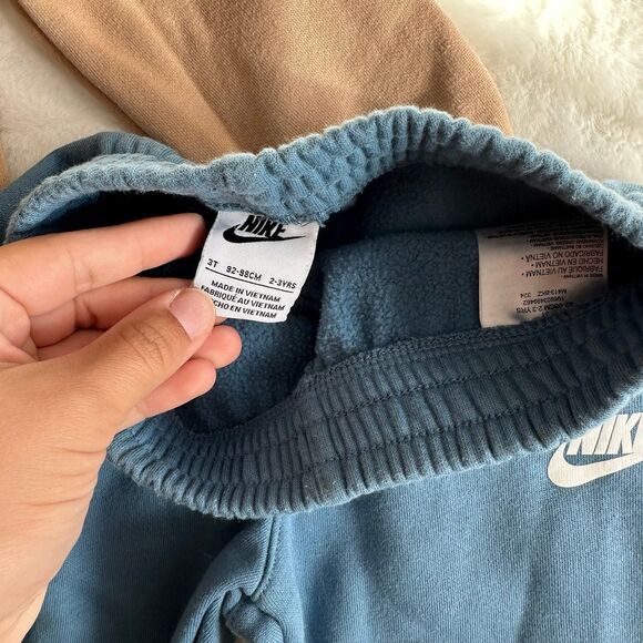 Nike Boys 3T Sweatshirt and Sweatpants - Picture 3 of 6